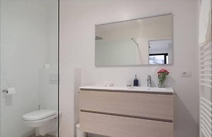 Spacious 3BR 2/5 BA Near Diamond District by Oneluxstay