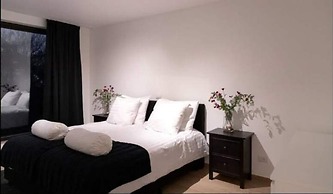 Spacious 3BR 2/5 BA Near Diamond District by Oneluxstay