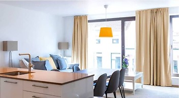 Spacious 3BR 2/5 BA Near Diamond District by Oneluxstay