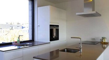 Spacious 3BR 2/5 BA Near Diamond District by Oneluxstay