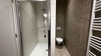 Luxury 1BR Near Fashion District by Oneluxstay