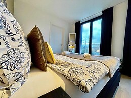 Modern 2BR Penthouse Near Diamond District by Oneluxstay