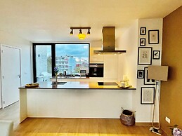 Modern 2BR Penthouse Near Diamond District by Oneluxstay