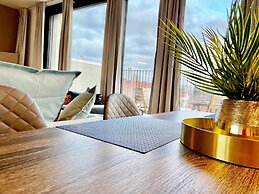 Modern 2BR Penthouse Near Diamond District by Oneluxstay