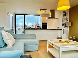 Modern 2BR Penthouse Near Diamond District by Oneluxstay