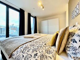 Modern 2BR Penthouse Near Diamond District by Oneluxstay