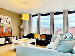 Modern 2BR Penthouse Near Diamond District by Oneluxstay