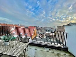 Modern 2BR Penthouse Near Diamond District by Oneluxstay