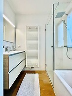 Modern 2BR Penthouse Near Diamond District by Oneluxstay