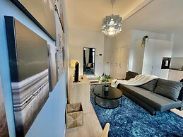 Luxury Dlx 1BR Near Fashion District by Oneluxstay