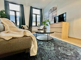 Luxury Dlx 1BR Near Fashion District by Oneluxstay