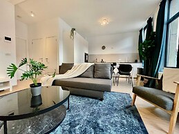 Luxury Dlx 1BR Near Fashion District by Oneluxstay