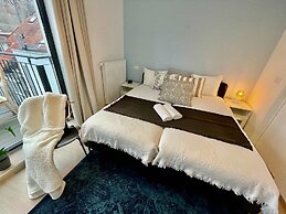 Luxury Dlx 1BR Near Fashion District by Oneluxstay