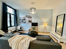 Luxury Dlx 1BR Near Fashion District by Oneluxstay