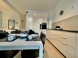 Luxury Dlx 1BR Near Fashion District by Oneluxstay