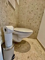 Luxury Dlx 1BR Near Fashion District by Oneluxstay