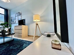 Luxury Dlx 1BR Near Fashion District by Oneluxstay