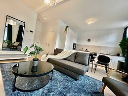 Luxury Dlx 1BR Near Fashion District by Oneluxstay