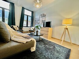 Luxury Dlx 1BR Near Fashion District by Oneluxstay