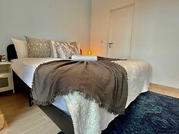 Luxury Dlx 1BR Near Fashion District by Oneluxstay