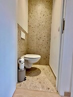 Luxury Dlx 1BR Near Fashion District by Oneluxstay