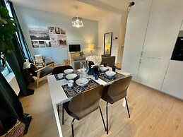 Luxury Dlx 1BR Near Fashion District by Oneluxstay