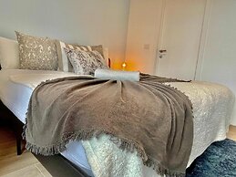 Luxury Dlx 1BR Near Fashion District by Oneluxstay