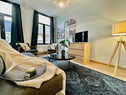 Luxury Dlx 1BR Near Fashion District by Oneluxstay