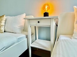 Luxury 2BR 2BA Near Fashion District by Oneluxstay