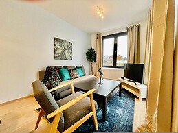 Luxury 2BR 2BA Near Fashion District by Oneluxstay