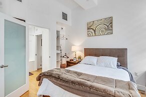 Stylish Deluxe 1BR At HWH by Oneluxstay