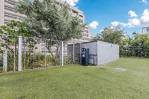 Stylish Deluxe 1BR At HWH by Oneluxstay