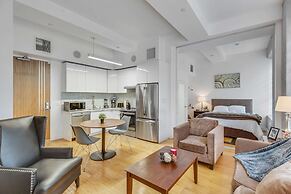Stylish Deluxe 1BR At HWH by Oneluxstay