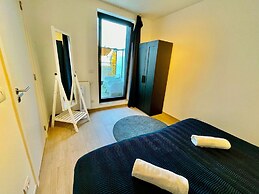 Modern 2BR 1.5 BA Near Diamond District by Oneluxstay