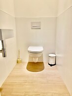 Modern 2BR 1.5 BA Near Diamond District by Oneluxstay