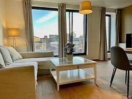 Modern 2BR 1.5 BA Near Diamond District by Oneluxstay