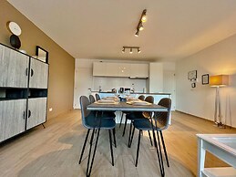 Modern 2BR 1.5 BA Near Diamond District by Oneluxstay