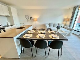 Modern 2BR 1.5 BA Near Diamond District by Oneluxstay