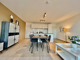 Modern 2BR 1.5 BA Near Diamond District by Oneluxstay