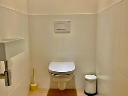 Modern 2BR 1.5 BA Near Diamond District by Oneluxstay