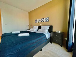 Modern 2BR 1.5 BA Near Diamond District by Oneluxstay