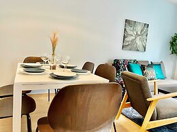 Luxury 2BR 1BA Near Fashion District by Oneluxstay