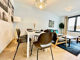 Luxury 2BR 1BA Near Fashion District by Oneluxstay