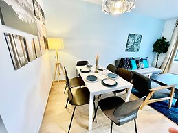 Luxury 2BR 1BA Near Fashion District by Oneluxstay