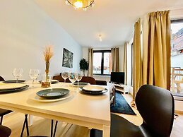 Luxury 2BR 1BA Near Fashion District by Oneluxstay