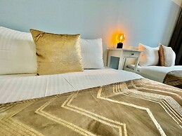 Luxury 2BR 1BA Near Fashion District by Oneluxstay