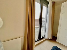 Modern 1BR Near Diamond District by Oneluxstay