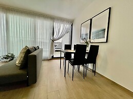 Modern 1BR Near Diamond District by Oneluxstay