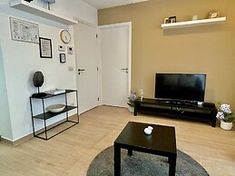 Modern 1BR Near Diamond District by Oneluxstay