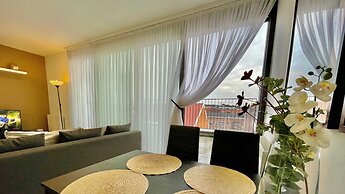 Modern 1BR Near Diamond District by Oneluxstay